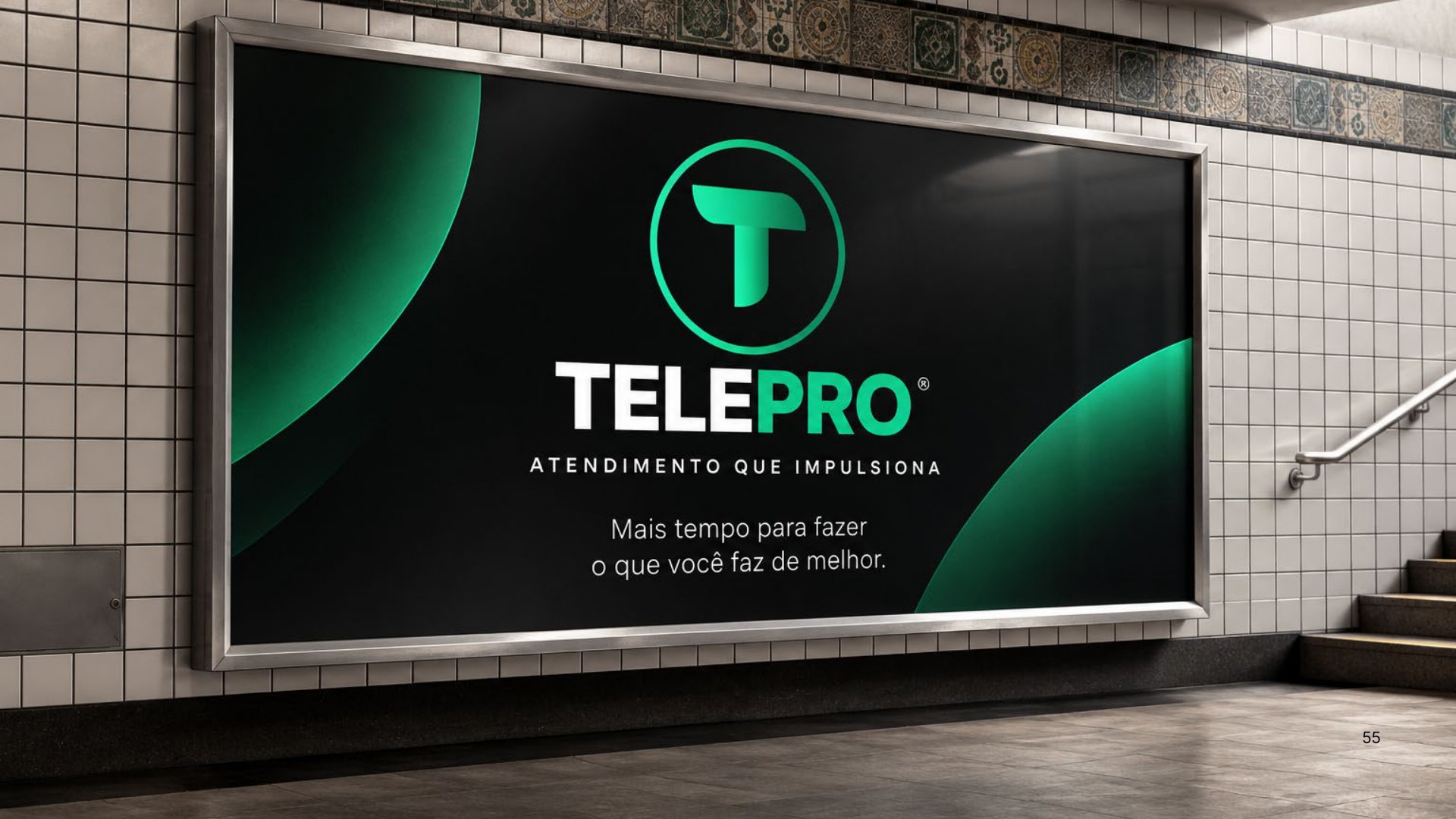 Mockup de painel de publicidade em estação de metrô com a marca TELEPRO e a frase “Mais tempo para fazer o que você faz de melhor”.